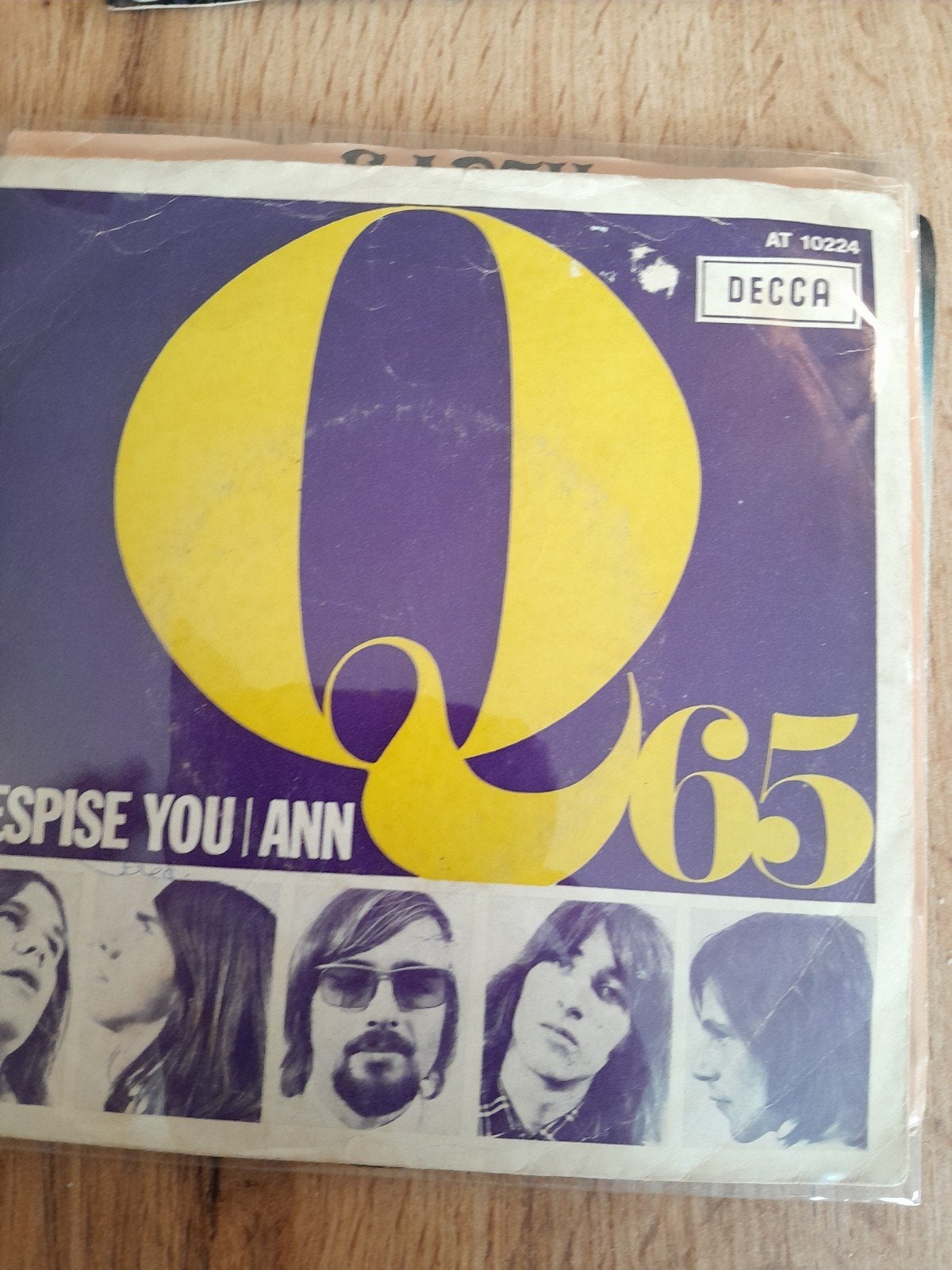 q 65 7 inch i despise you, Cd's en Dvd's, Vinyl Singles, Ophalen of Verzenden, Zo goed als nieuw, Pop