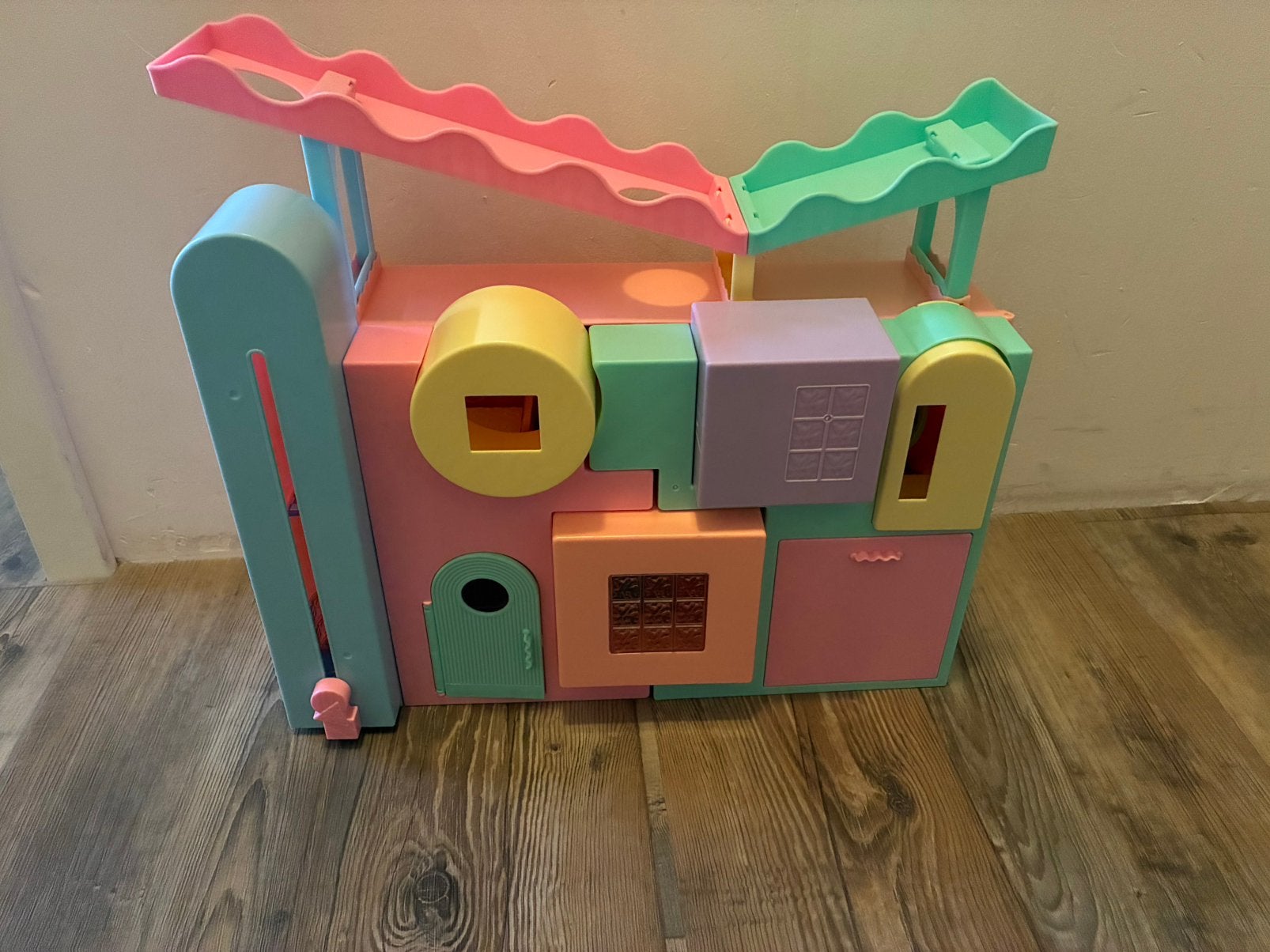L.o.L. Surprise huis., Ophalen, Zo goed als nieuw, Poppenhuis