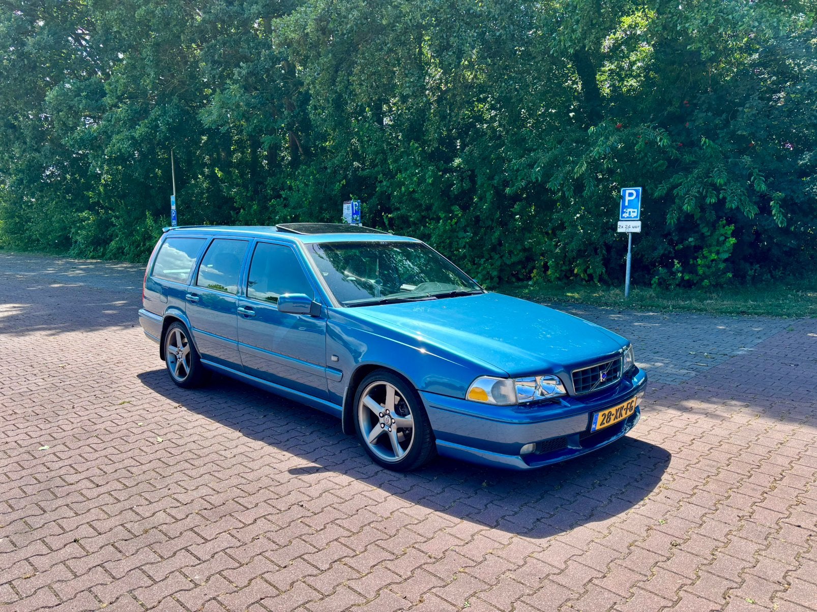 Volvo V70 2.5T AWD 1998, Auto's, Zwart, Blauw, Stationwagon, Vierwielaandrijving
