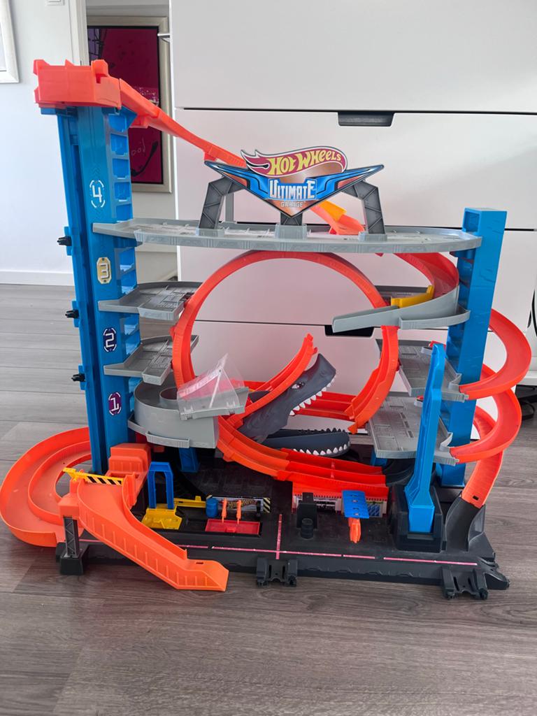 Hot Wheels Ultimate Garage met haai, Ophalen, Gebruikt