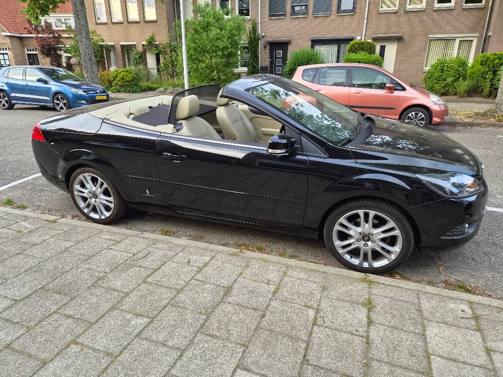 Ford Focus 2.0 107KW Cabrio AUT 2011 Zwart, Auto's, 145 pk, 1250 kg, Beige, 4 cilinders