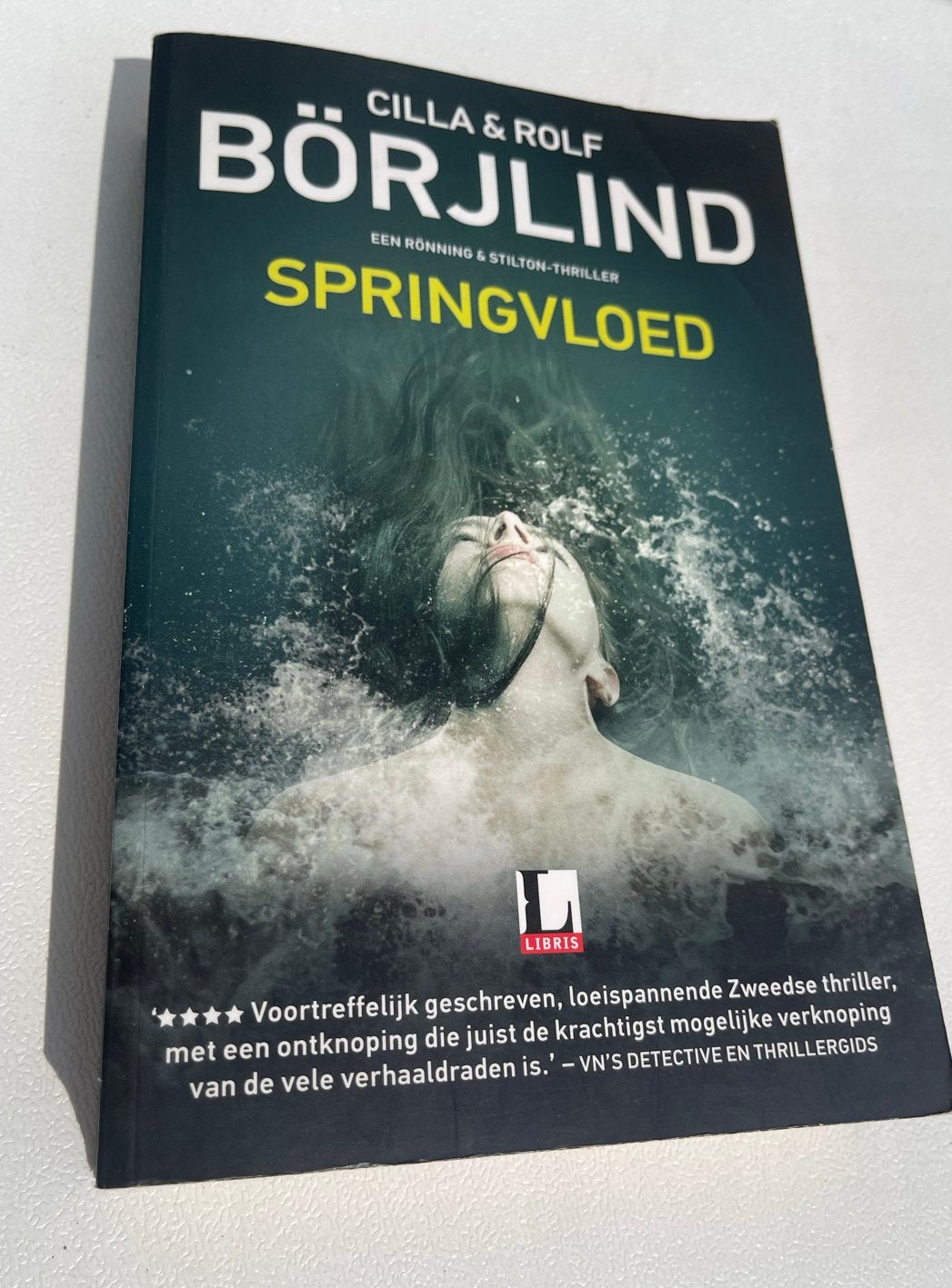 Springvloed - Cilla & Rolf Börjlind (Thriller), Boeken, Ophalen of Verzenden, Zo goed als nieuw, Scandinavië