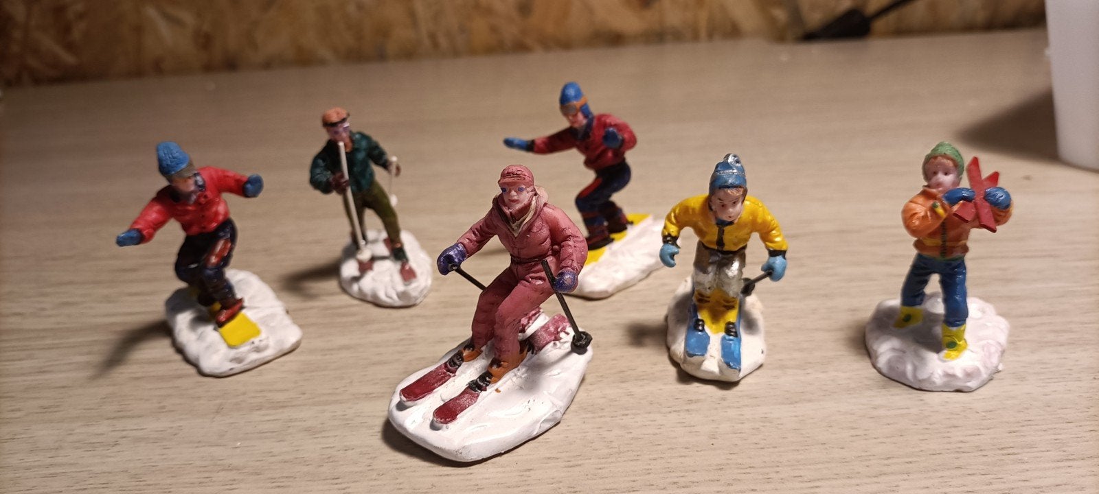 Lemax "diversen skiërs", Ophalen of Verzenden