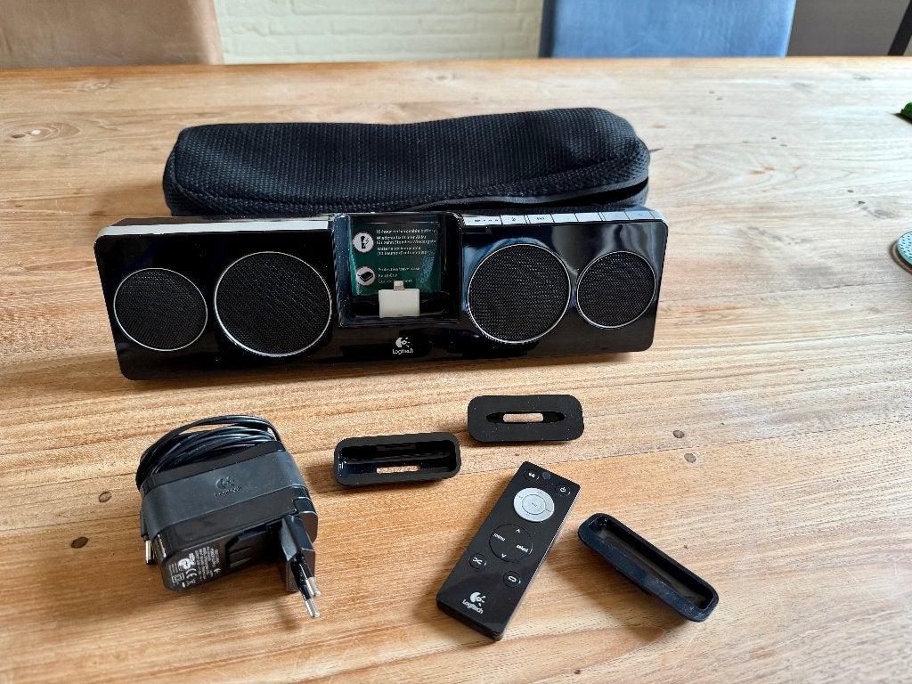 Logitech Pure-Fi Anywhere 2 Speakerdock - 100% COMPLEET, Audio, Tv en Foto, Luidsprekers, Zo goed als nieuw, Draagbare speaker