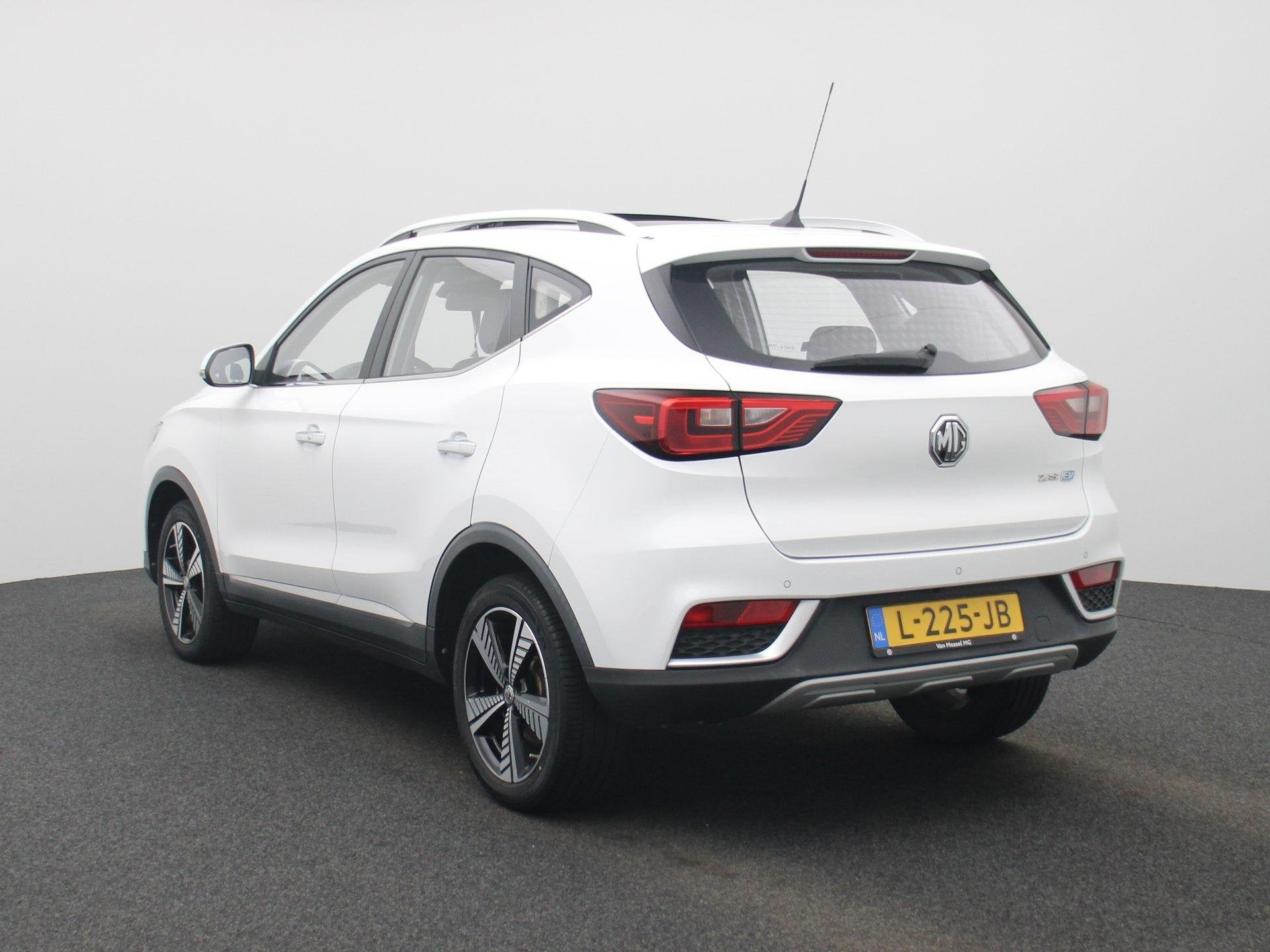 MG ZS EV Luxury 45 kWh | Camera | Leder | Apple Carplay |, Auto's, MG, Gebruikt, 143 pk, ZS, 1507 kg