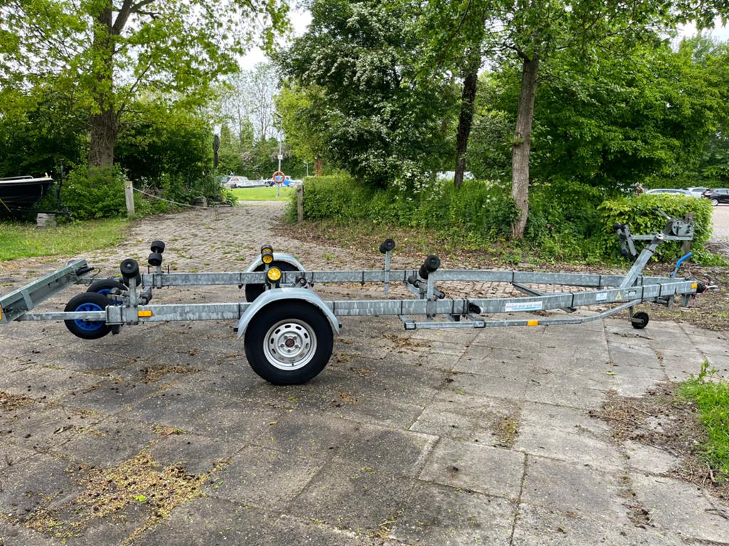 Kalf boottrailer 1800 kg met boeggeleider, Ophalen, Gebruikt, 1500 tot 3000 kg, Sloepentrailer