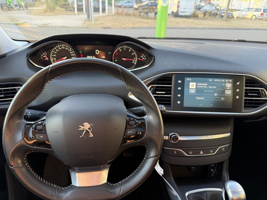 Foto 12 van Peugeot 308 1.6 THP Allure airco pano navi trekhaak