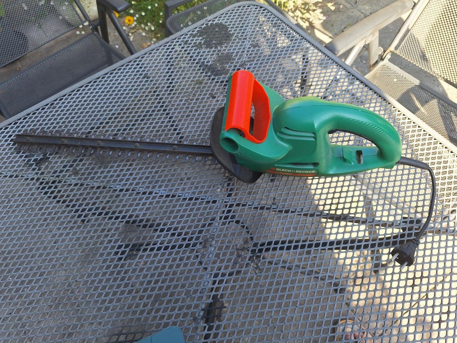 Black & Decker GT250 heggenschaar - 41 cm blad, Ophalen of Verzenden, Gebruikt, Elektrisch, Black & Decker