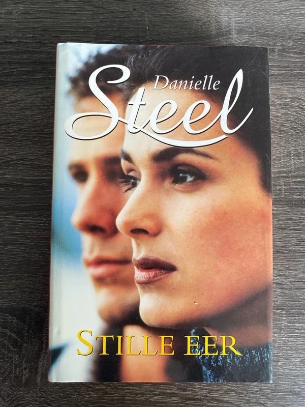 Danielle Steel - Stille Eer (Paperback), Ophalen of Verzenden, Gelezen, Danielle Steel, Amerika