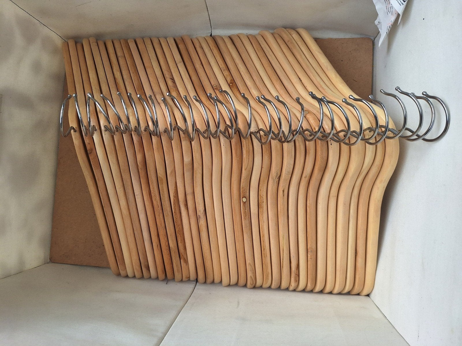 31x IKEA houten kledinghangers zo goed als nieuw, Ophalen, Zo goed als nieuw, Hout, Volwassenen