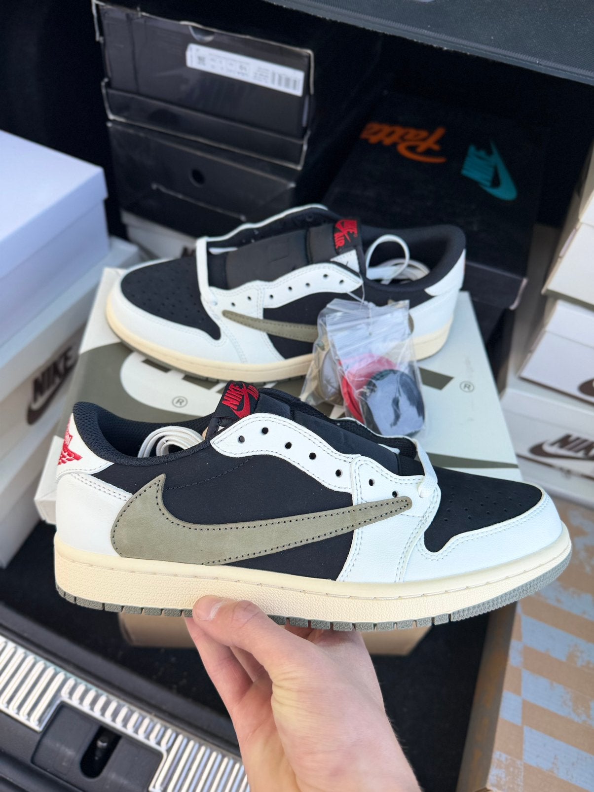 Nike Air Jordan 1 Low Travis Scott Olive, Zwart, Nieuw, Ophalen of Verzenden, Sneakers of Gympen