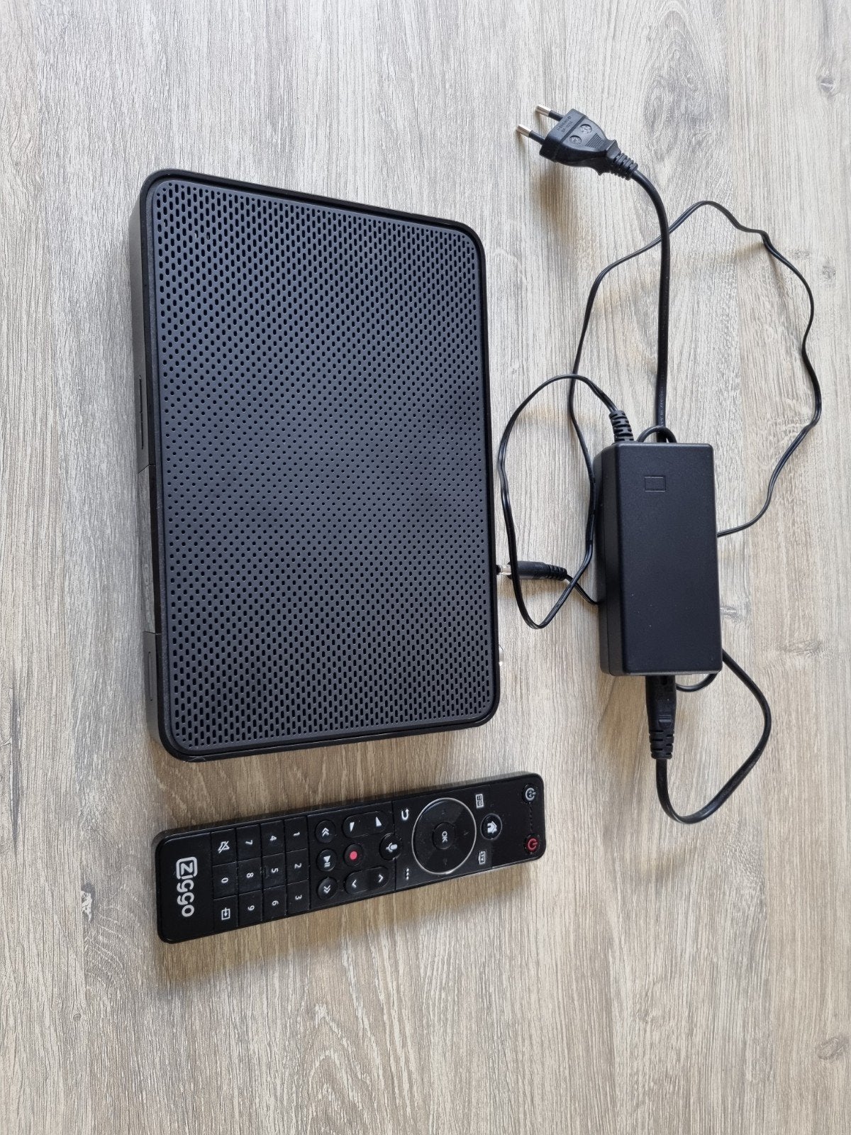 Mediabox Next Ziggo inclusief adapter en afstandsbediening, Ophalen of Verzenden