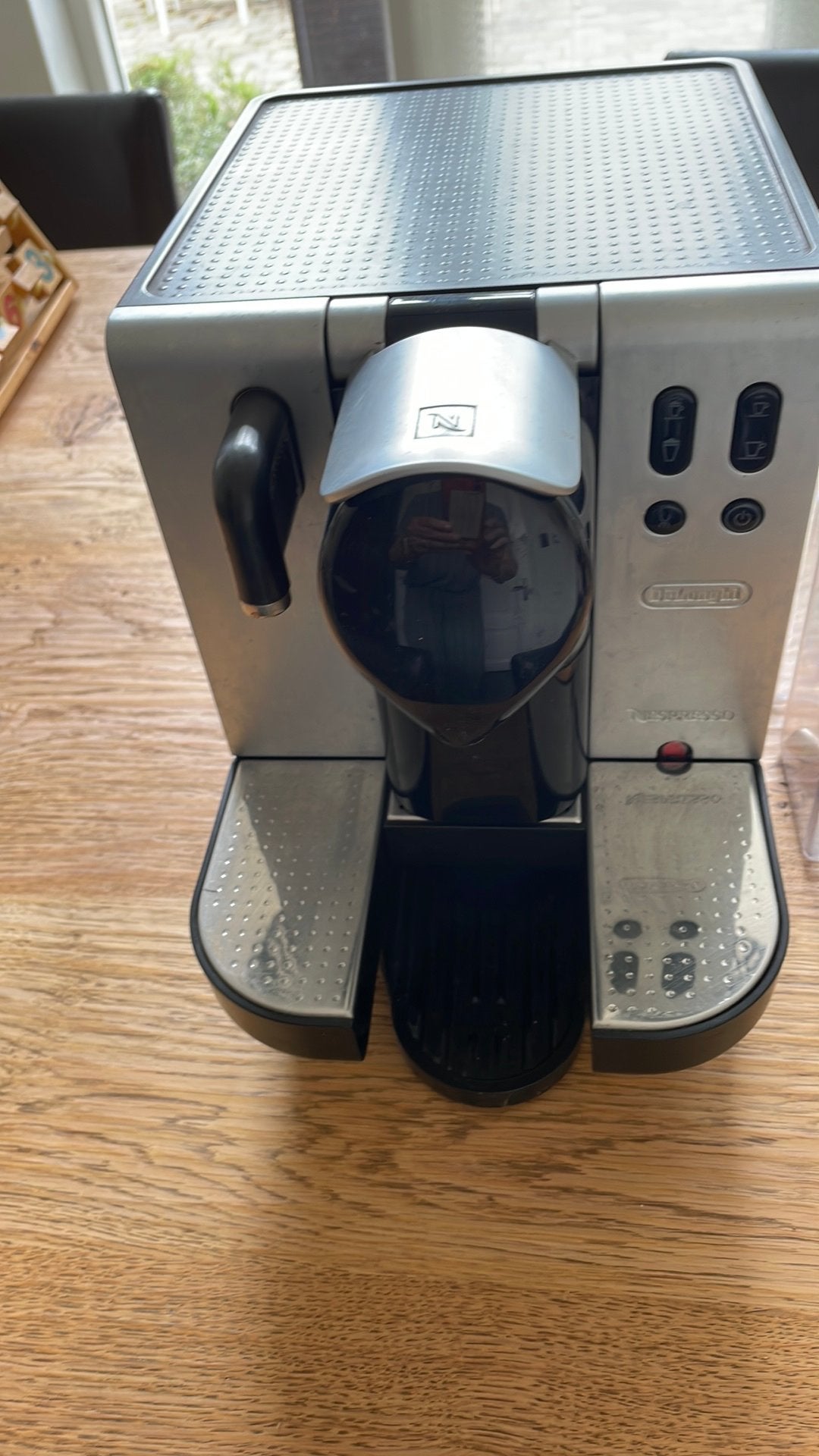 Delonghi apparaat voor nespresso cups met melkopschuimfuntie, Witgoed en Apparatuur, Koffiezetapparaten, Koffiepads en cups, Gebruikt