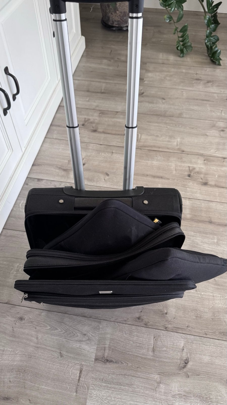 Zwarte laptoptas op wieltjes met uitschuifbare handgreep, 40 tot 60 cm, Gebruikt, 20 tot 30 cm, Zwart