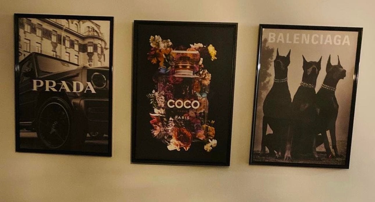 Set van 3 ingelijste posters: Prada, Coco, Balenciaga, Ophalen, 50 – 75, Zo goed als nieuw, Foto of Poster