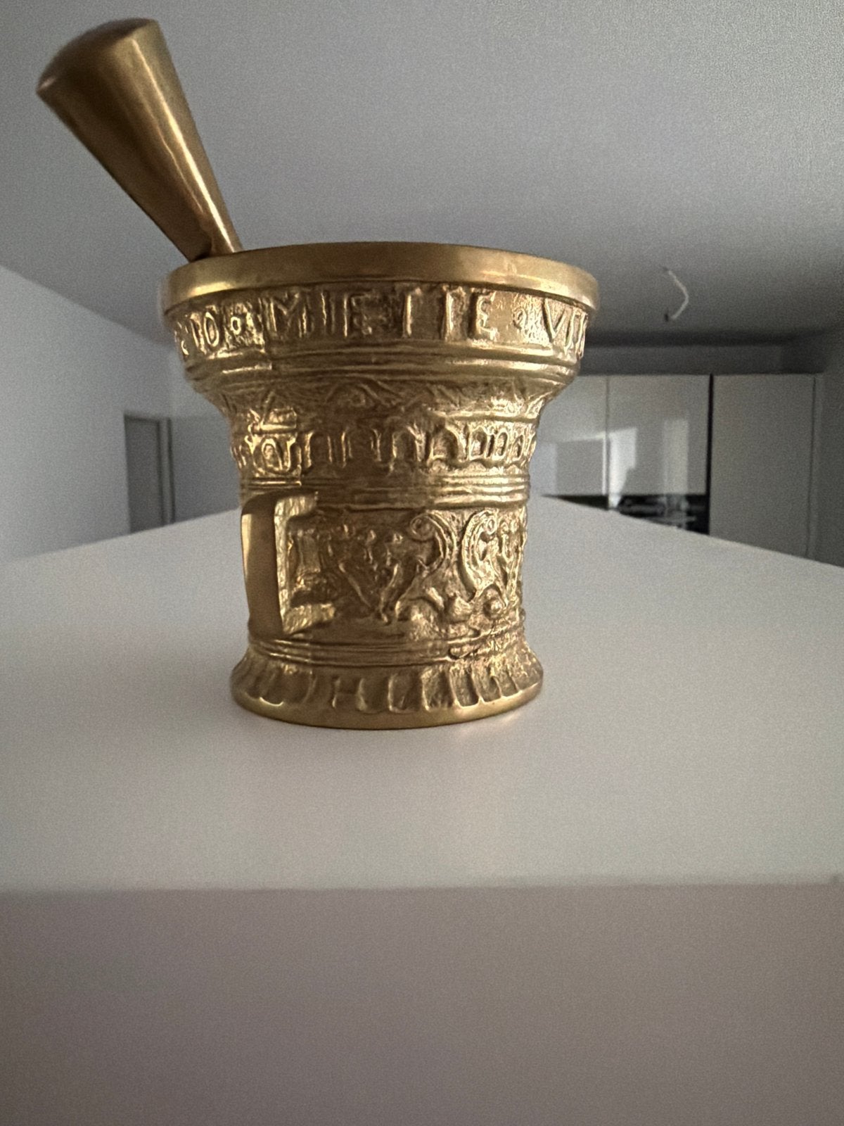 ‘Antieke’ Vijzel met Stamper, Ophalen, Brons