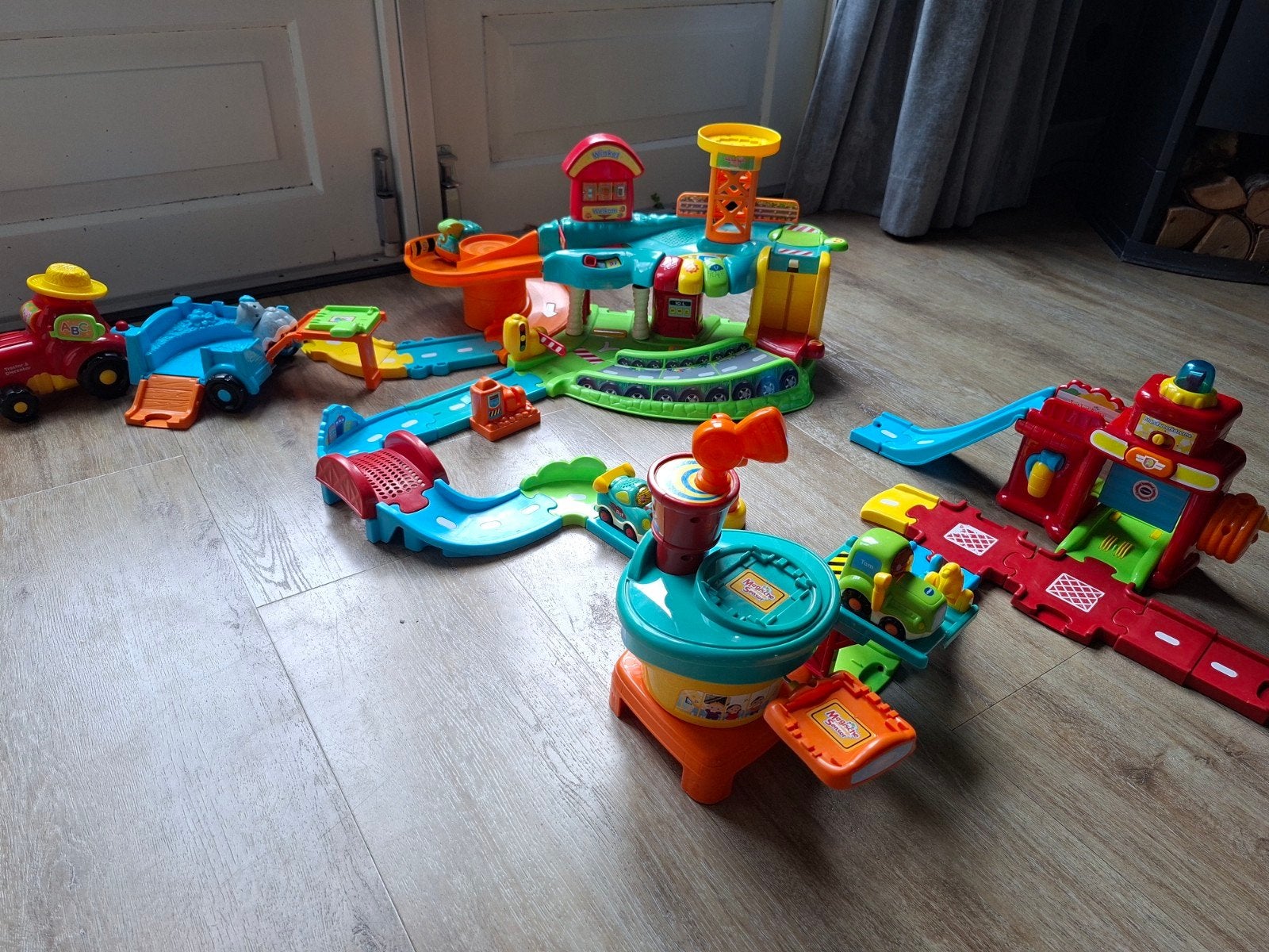 Grote VTech Toet Toet set met garage en brandweerkaze, Ophalen, Gebruikt, 2 tot 4 jaar