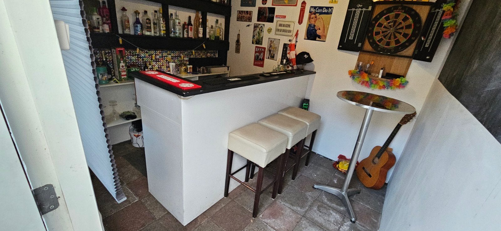 Complete bar inrichting, Ophalen, Gebruikt, Inclusief barstoelen