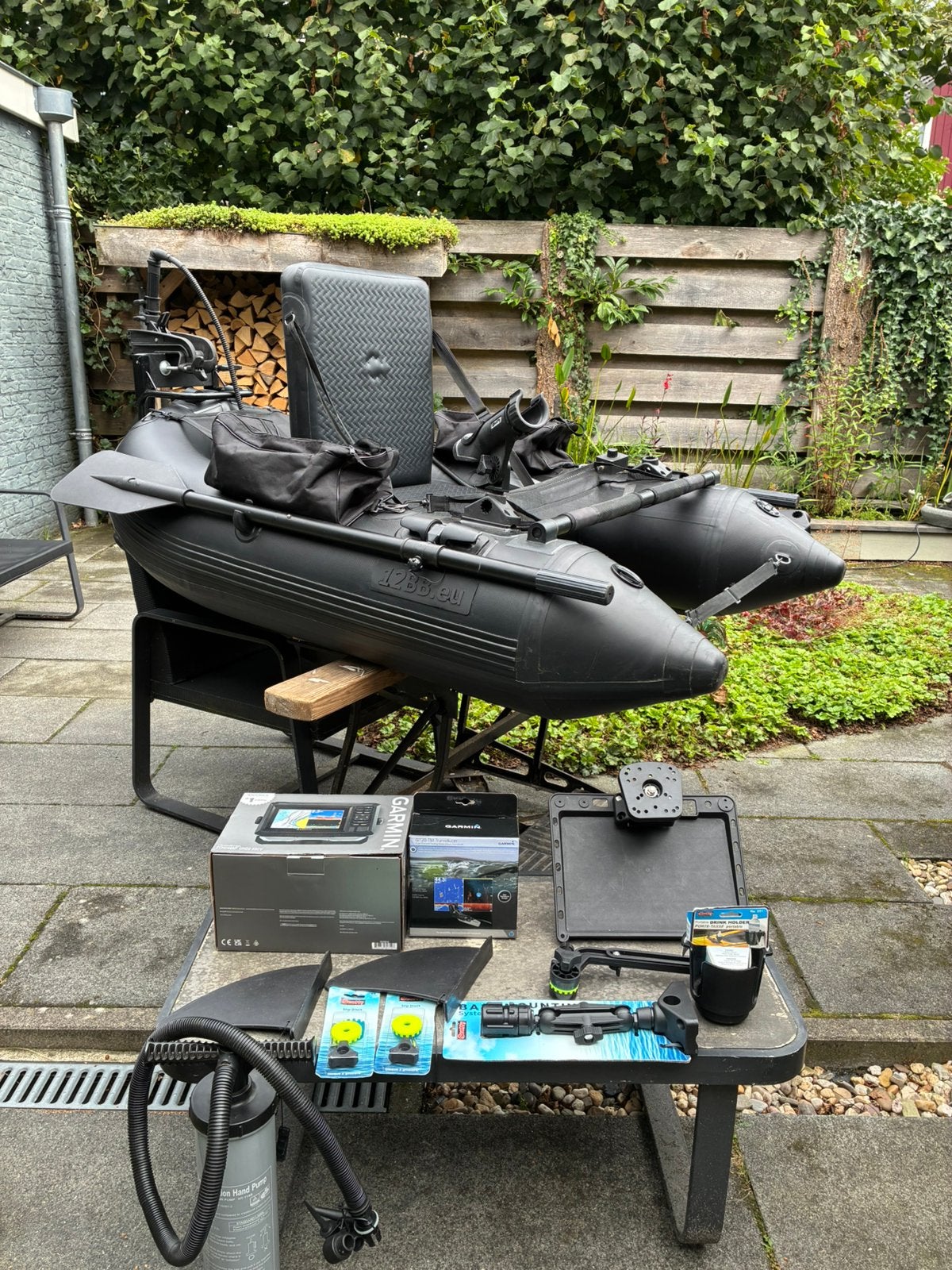 12BB Stealth Bellyboat black + Garmin Echomap & Minn Kota, Watersport en Boten, Ophalen, Zo goed als nieuw, Complete set