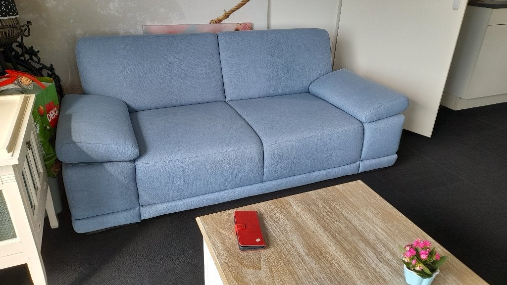 Zo goed als nieuwe zachtblauwe bank van de Bijenkorf, Ophalen, 150 tot 200 cm, Tweepersoons, 75 tot 100 cm
