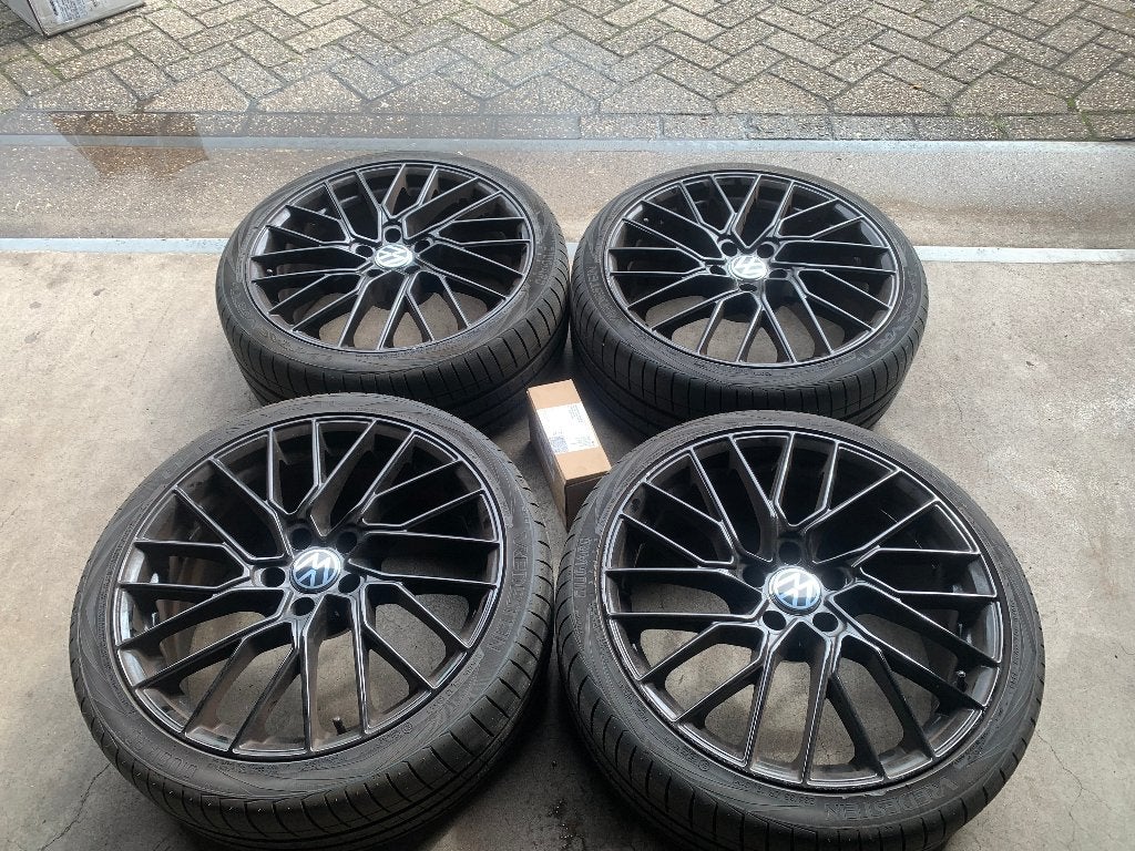 AUDI A5 VW SEAT SKODA VELGEN + VREDESTEIN BANDEN 245 35 R19, 19 inch, ., Banden en Velgen, Ophalen of Verzenden
