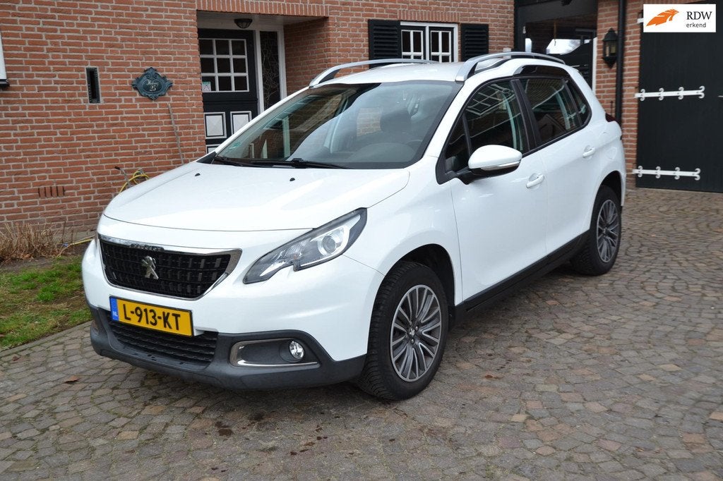Peugeot 2008 1.2 PureTech Active - Airco - Navigatie+camara, Stof, 1199 cc, 610 kg, Wit