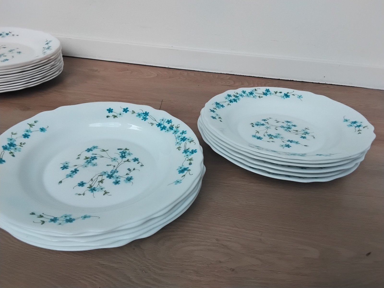 Vintage diepe borden Arcopal, vergeetmenietje, per stuk, Ophalen of Verzenden, Bord(en), Overige stijlen, Glas