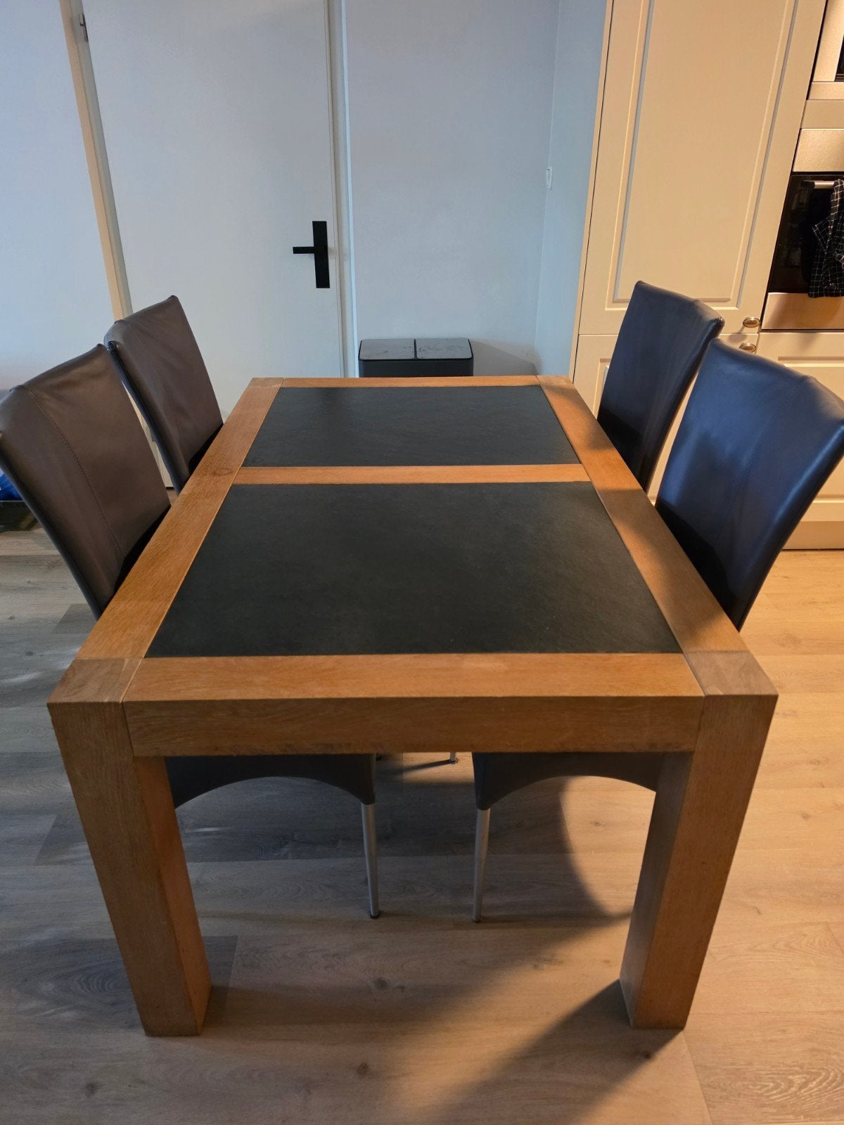 Eikenhouten eettafel met 4 leren stoelen, Huis en Inrichting, Gebruikt, Overige materialen, 150 tot 200 cm, Modern
