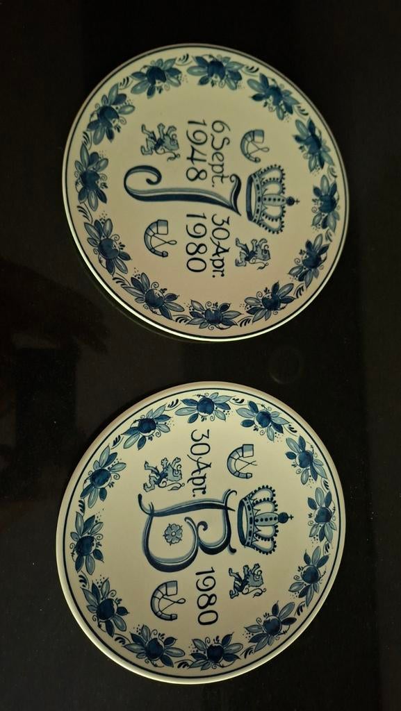 Mooie borden en een herdenkingsmedaille, Ophalen of Verzenden, Servies
