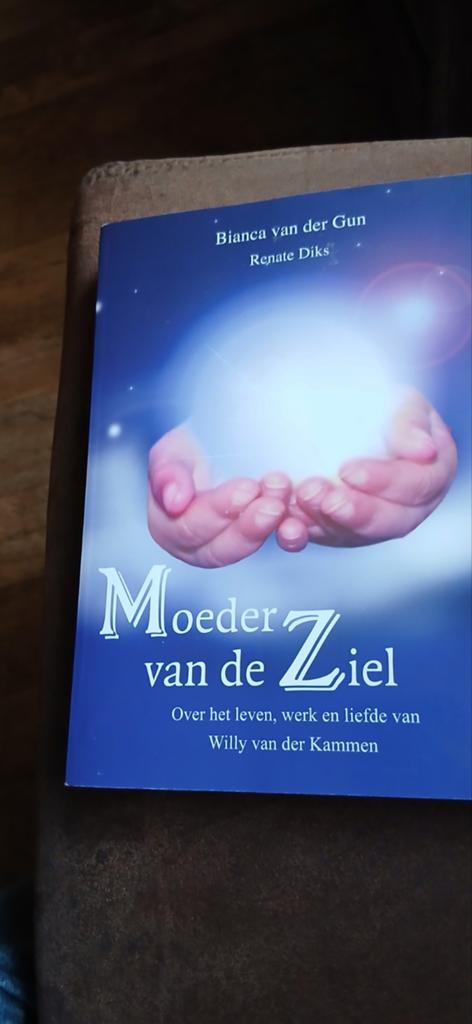 Bianca van der Gun - Moeder van de ziel, Boeken, Esoterie en Spiritualiteit, Ophalen, Achtergrond en Informatie, Zo goed als nieuw