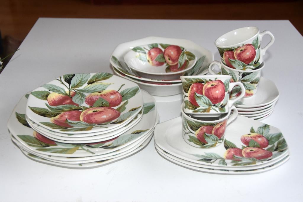 Pontesa Servies met appels borden, schalen, kopjes schotels, Huis en Inrichting, Keuken | Servies, Verzenden, Porselein, Overige stijlen
