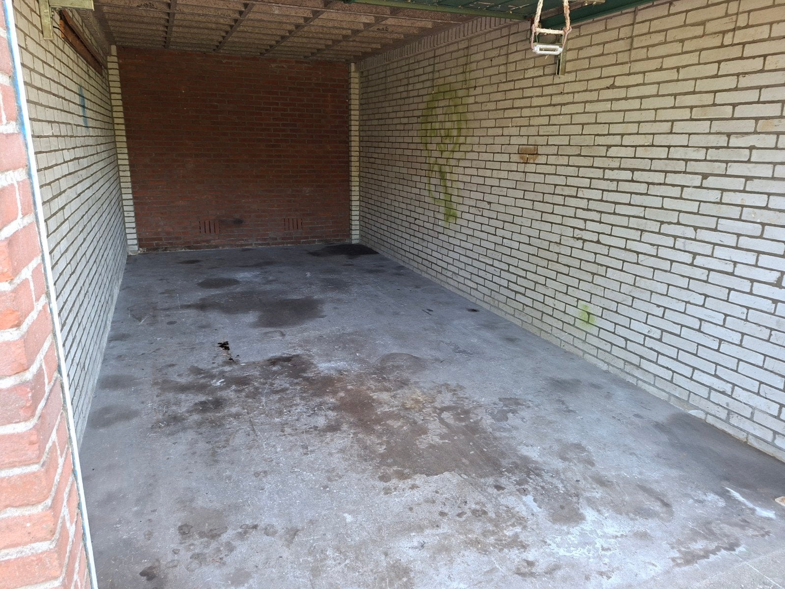 TE HUUR GARAGEBOX DORDRECHT.