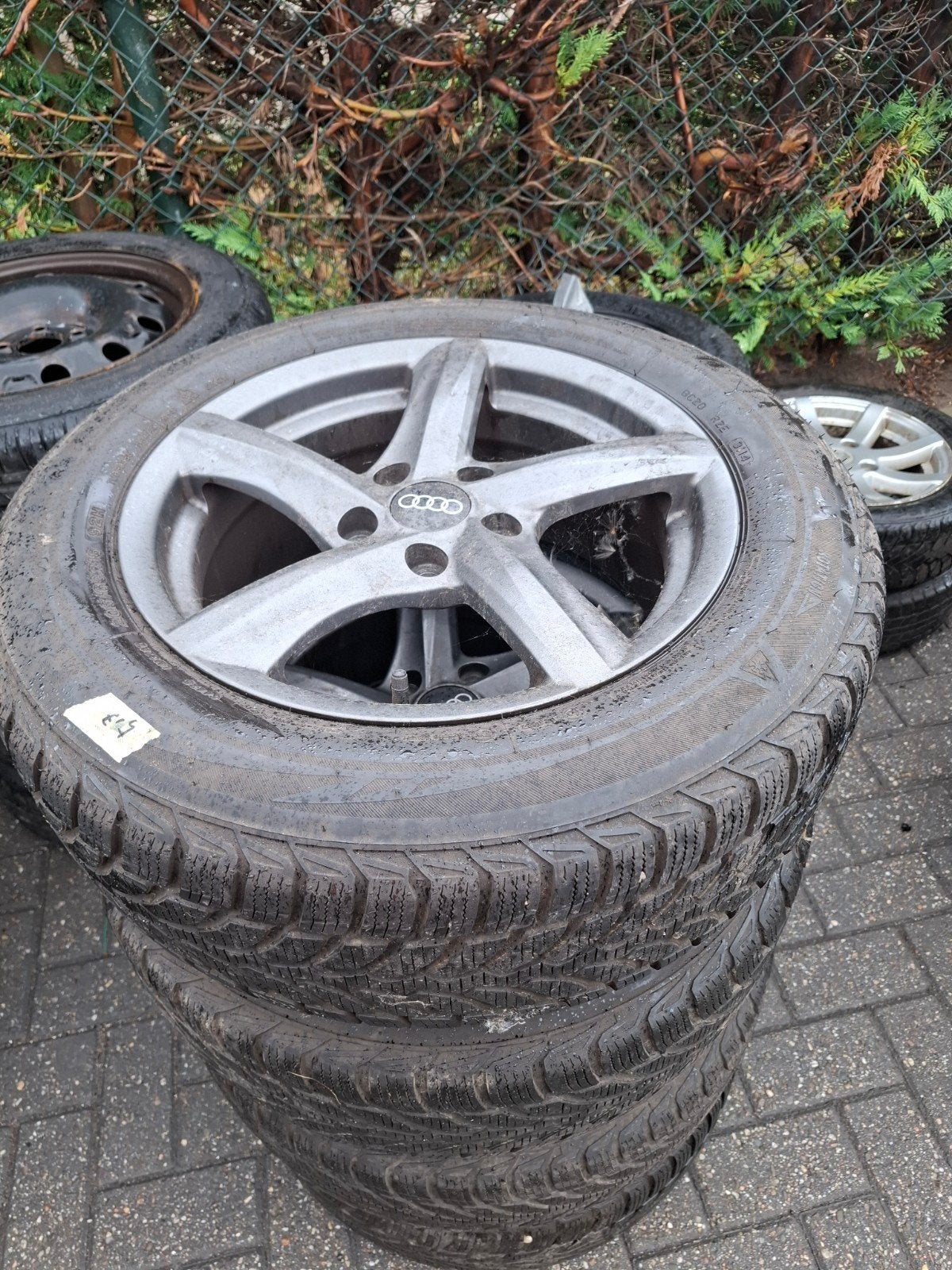 Audi 16 inch velgen met winterbanden