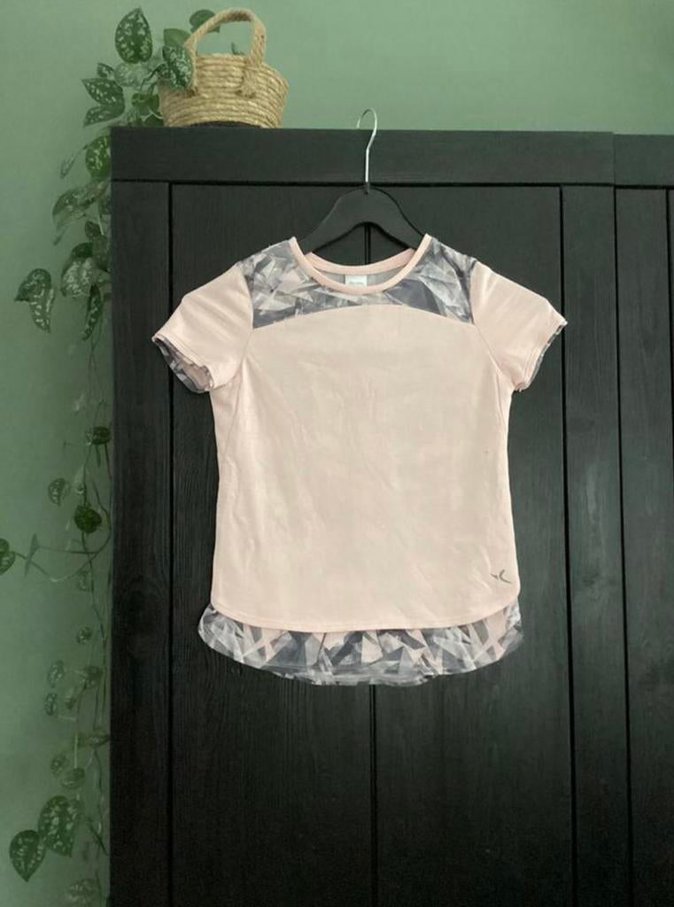 Sport shirt maat 134, Ophalen of Verzenden, Zo goed als nieuw, Meisje, Sport- of Zwemkleding