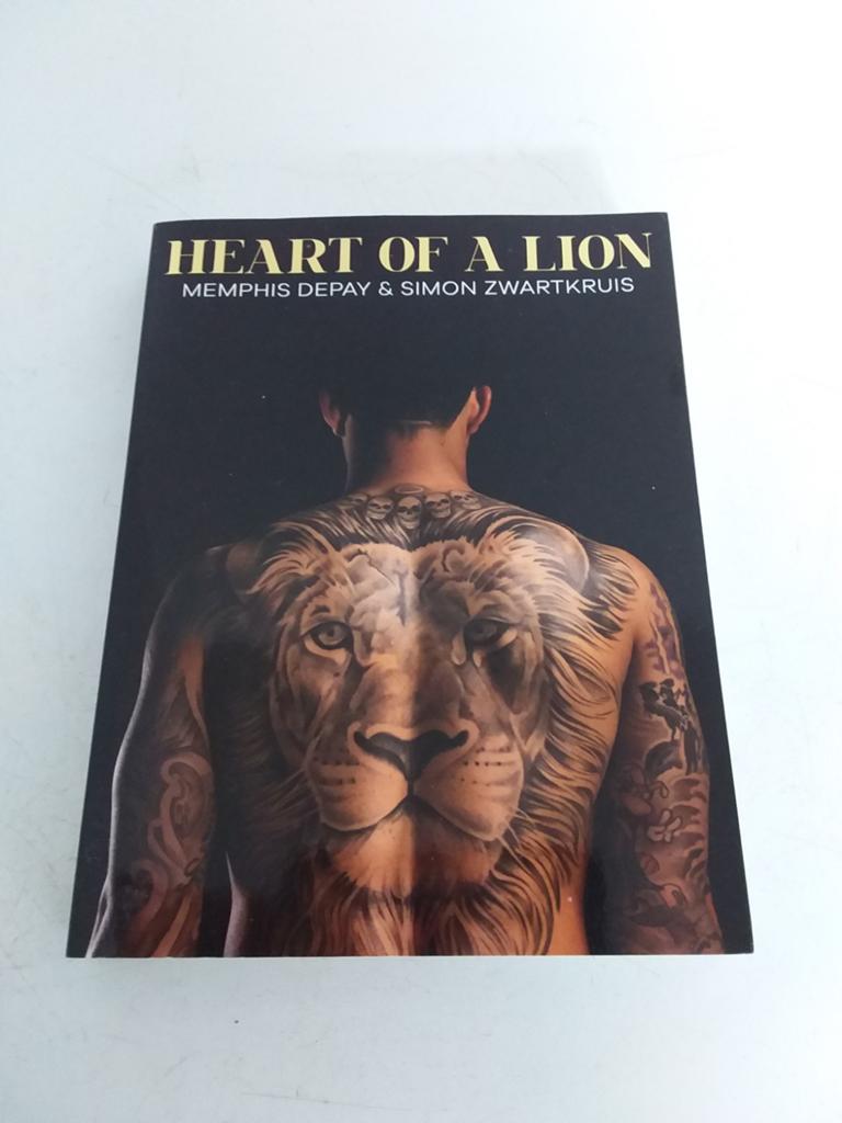 Heart of a Lion - Memphis Depay & Simon Zwartkruis, Ophalen of Verzenden, Zo goed als nieuw, Memphis Depay & Simon Zwartkruis