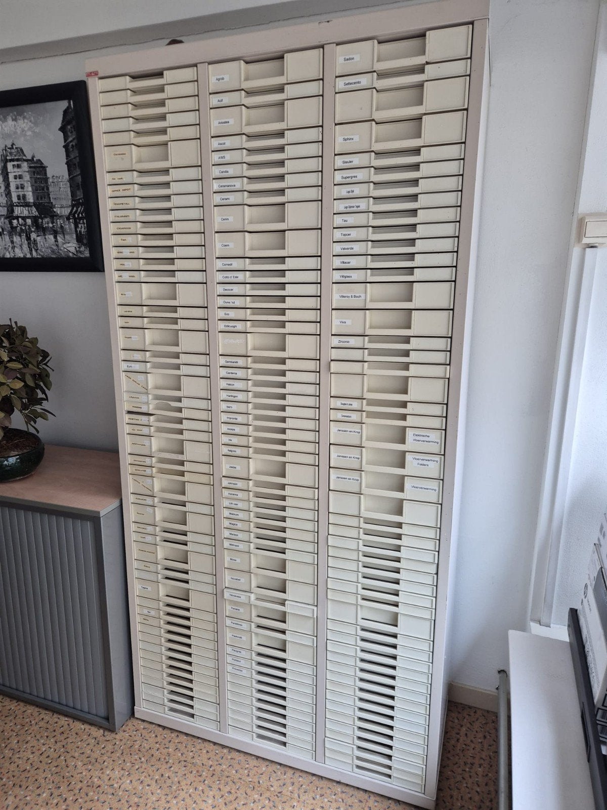 Ruime brochure-/archiefkast met veel opbergruimte, Ophalen