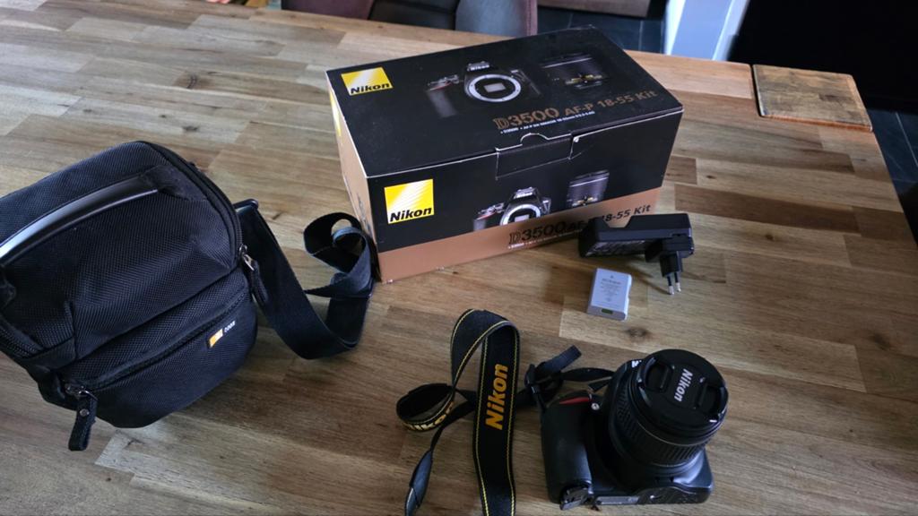 Nikon D3500 spiegelreflexcamera met tasje, Ophalen of Verzenden