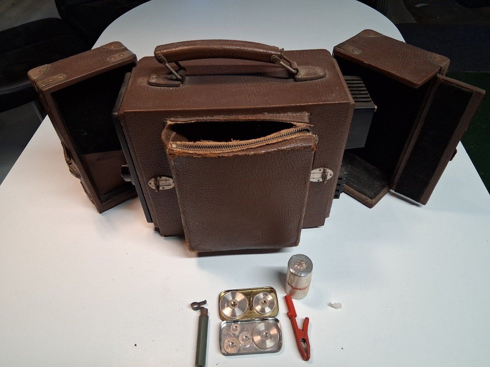 Vintage Voltmeter in Leren Koffer - Antiek Meetinstrument, Antiek en Kunst, Antiek | Gereedschap en Instrumenten, Ophalen