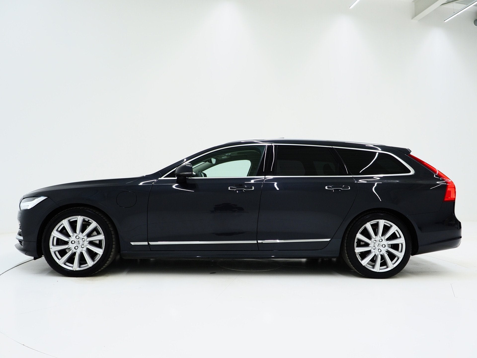 Volvo V90 2.0 T8 AWD Inscription | Panoramadak | Massage | P, Automaat, Dealer onderhouden, Beige, 4 cilinders