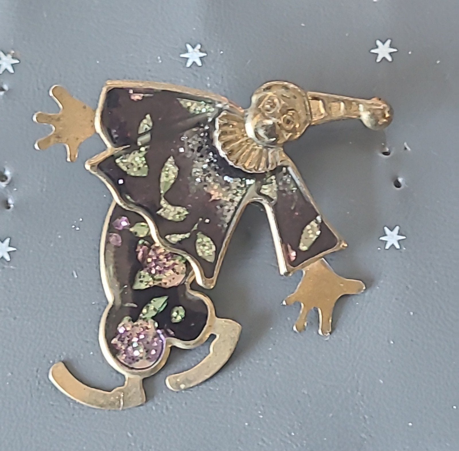 Vintage Broche Clown Figuur - Uniek en Kleurrijk, Verzenden, Gebruikt, Figuurtje, Speldje of Pin