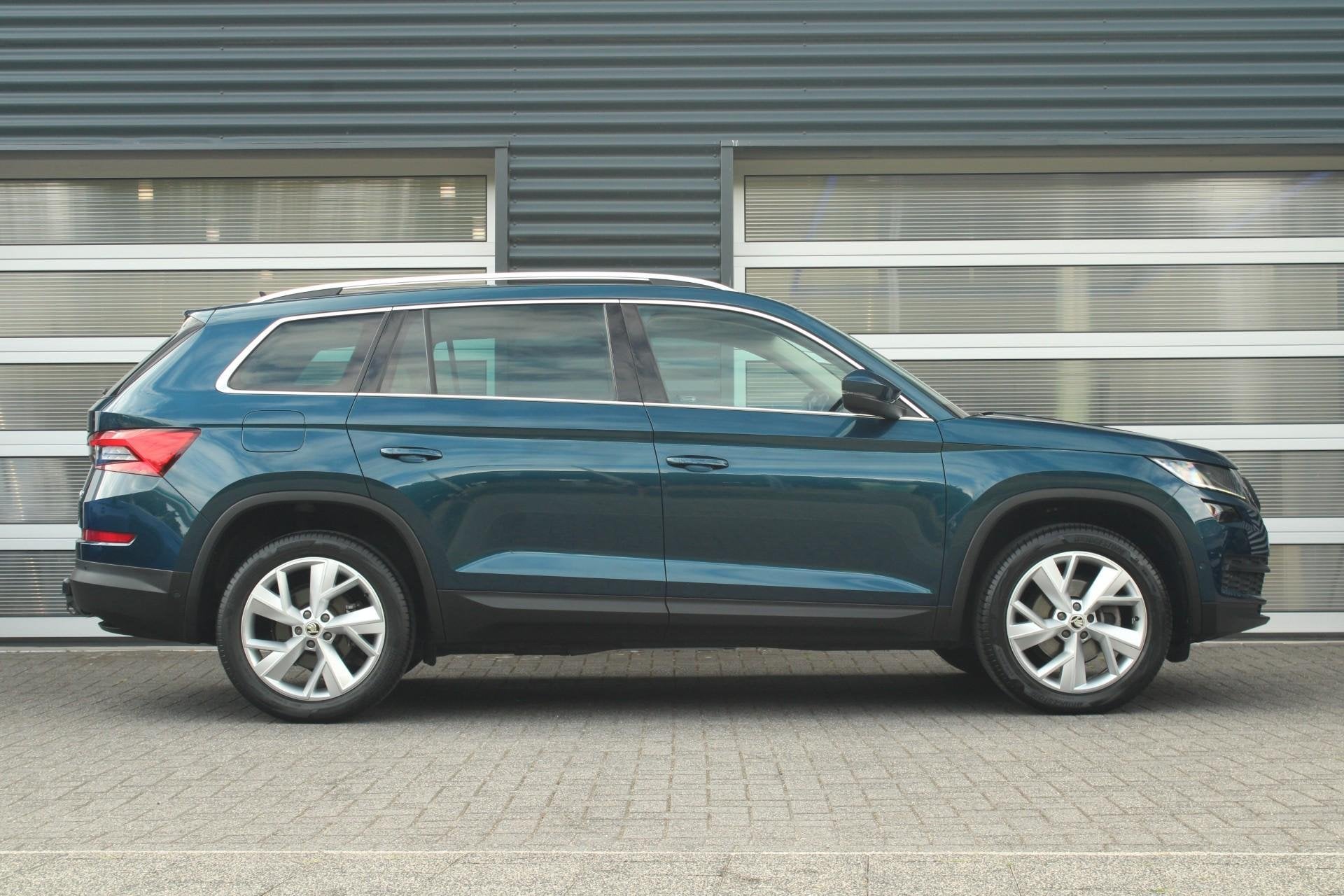 Skoda Kodiaq 1.5 TSI 150pk DSG Style Business 7p. | Trekhaak, Auto's, 12 maanden, 1525 kg, 4 cilinders, Blauw