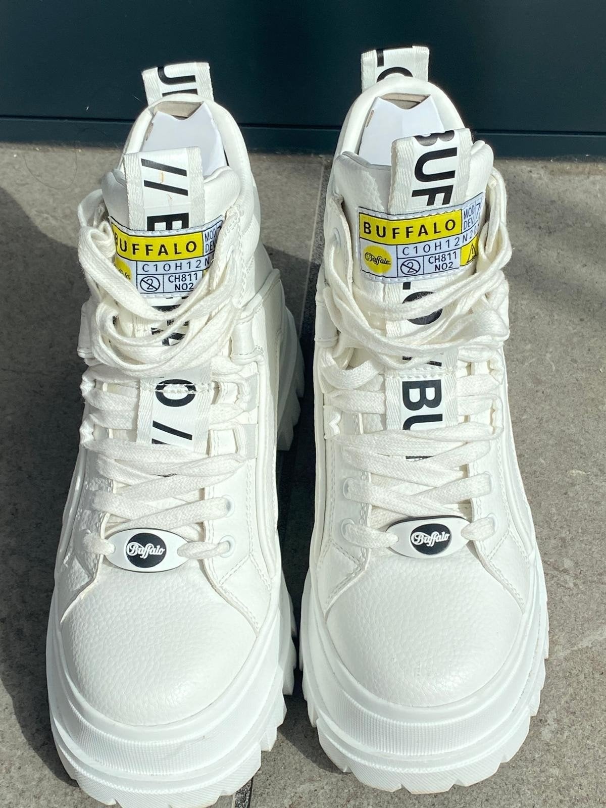Buffalo ASPHA NC MID in white, maat 38, Ophalen, Wit, Lage of Enkellaarzen, Zo goed als nieuw