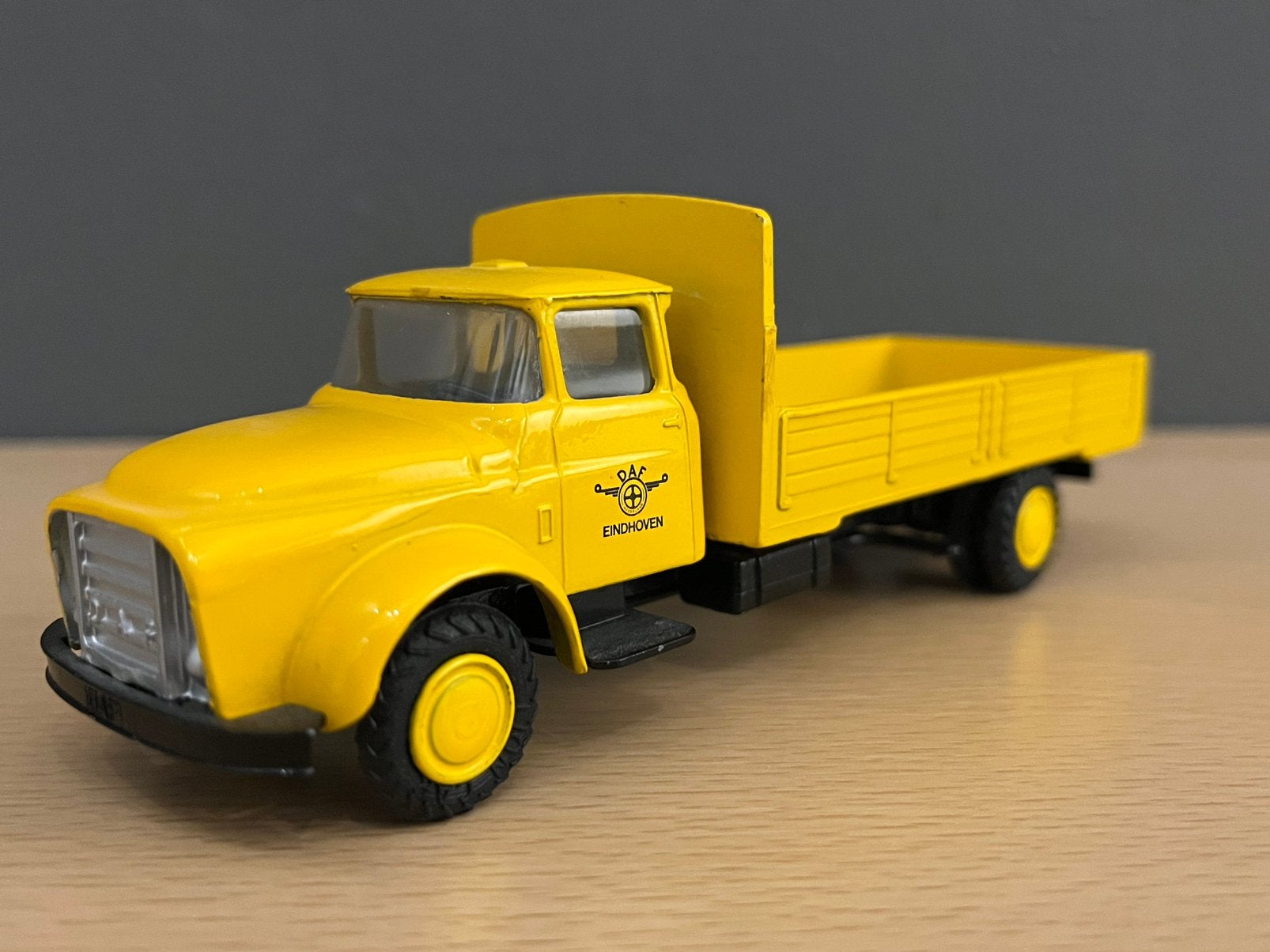 Lion Car DAF Torpedo  DAF Eindhoven, Hobby en Vrije tijd, Modelauto's | 1:50, Ophalen of Verzenden, Zo goed als nieuw, Bus of Vrachtwagen