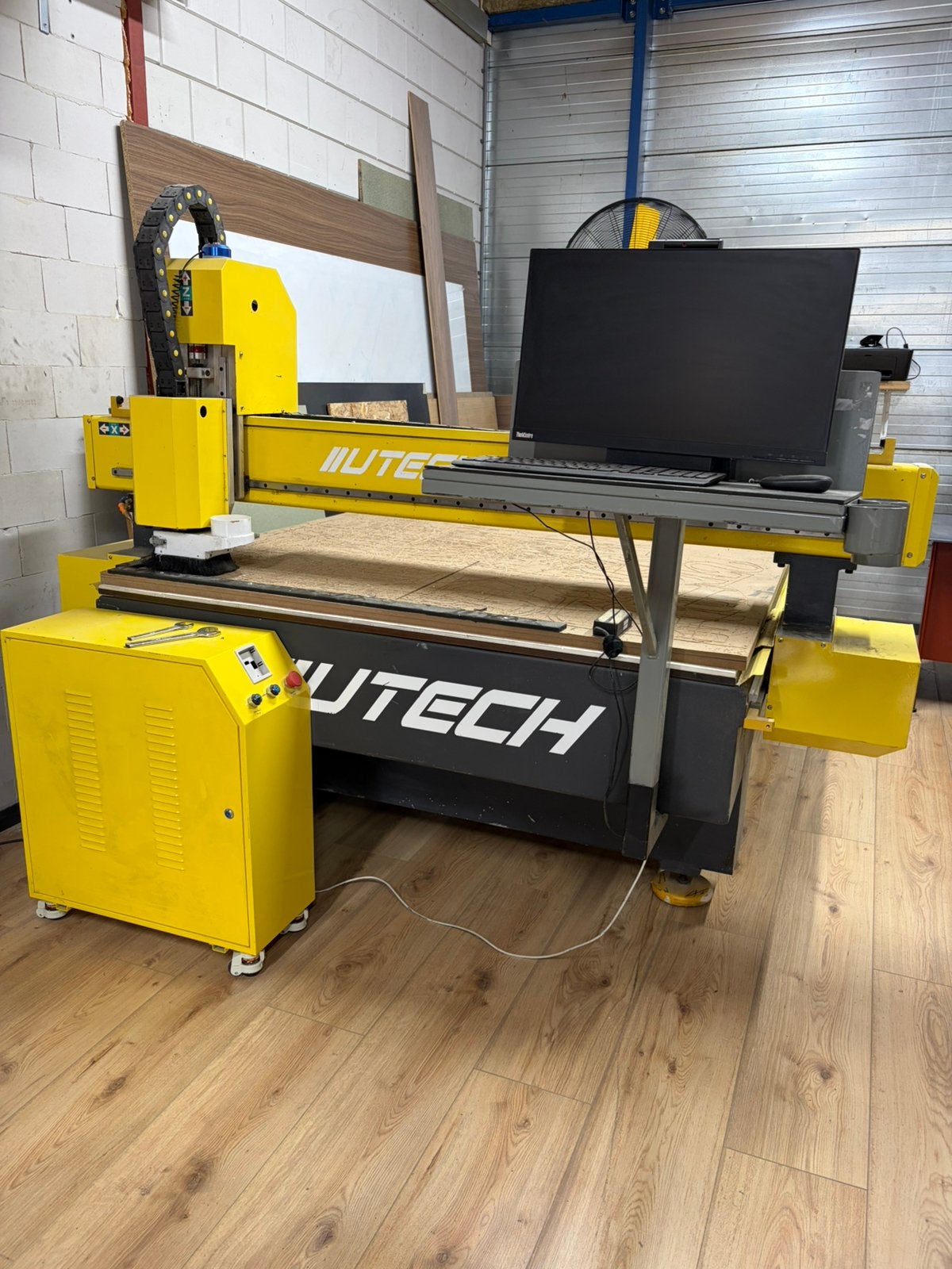 Professionele UTECH CNC Router 300  150 cm, Ophalen, Zo goed als nieuw, Metaaldraaibank