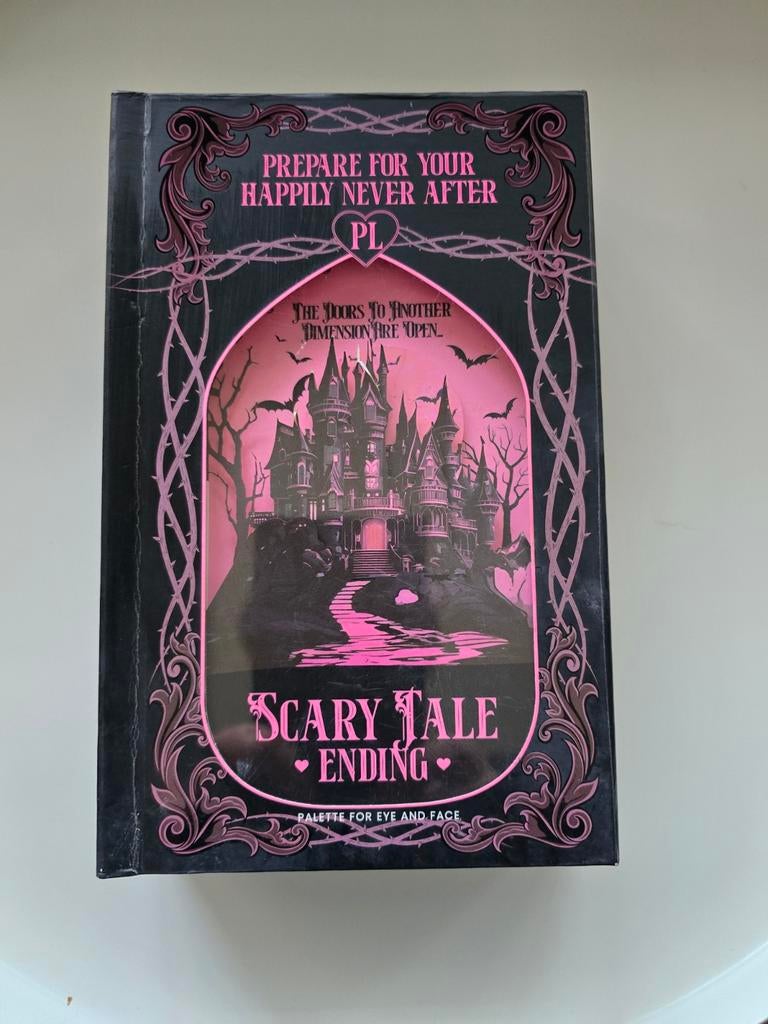P Louise Scary Tale Ending Halloween Oogschaduw Palet, Ophalen of Verzenden, Zo goed als nieuw, Ogen