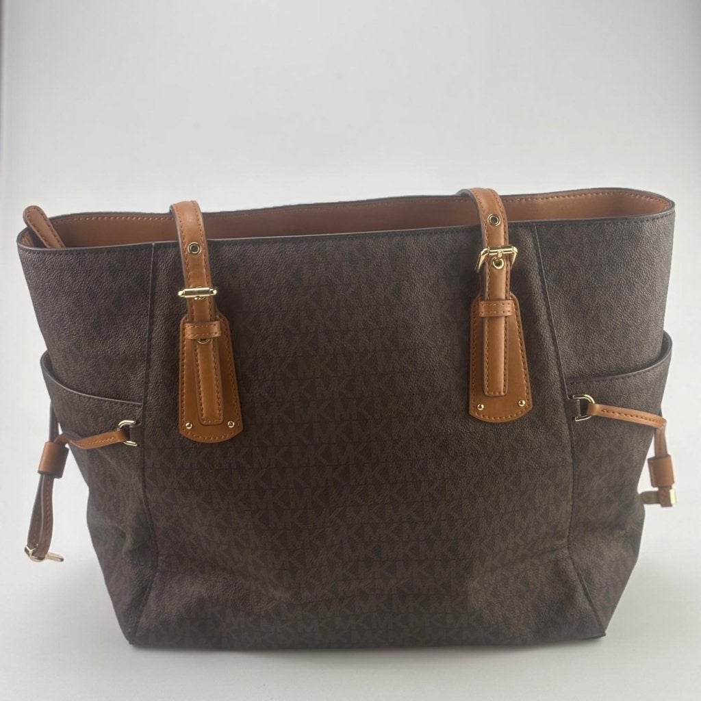 Michael Kors Voyager Schoudertas | Nette staat, Michael Kors, Zo goed als nieuw, Support@michaelkors.com, 11 West 42nd Street
New York, NY 10036
United States