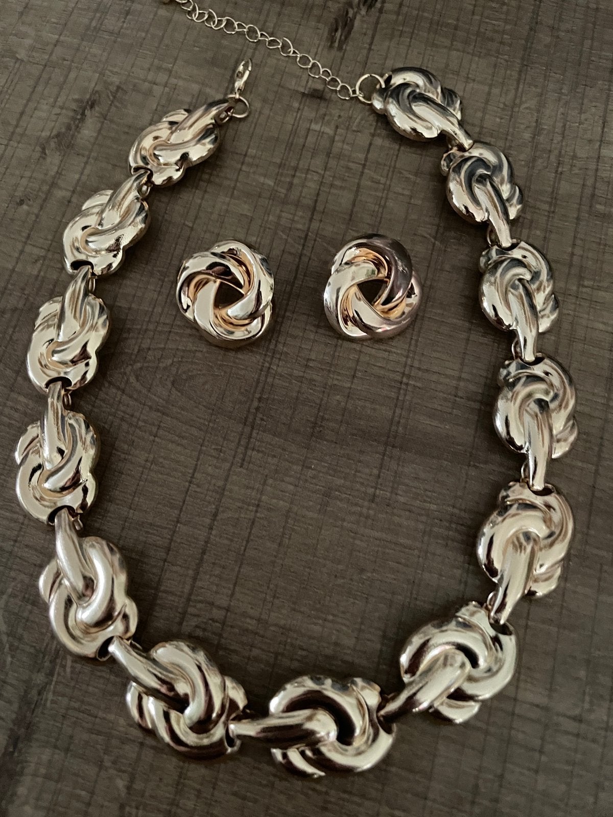 Goudkleurige knoop ketting rvs, Overige materialen, Verstelbaar, Nieuw, Ophalen of Verzenden