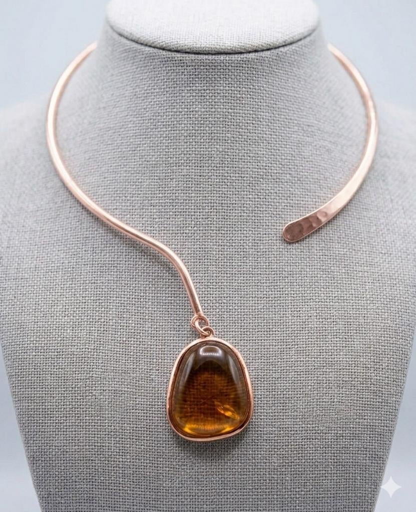 Torque collier met grote barnstenen hanger – statement siera, Overige materialen, Ophalen of Verzenden, Goud, Gebruikt
