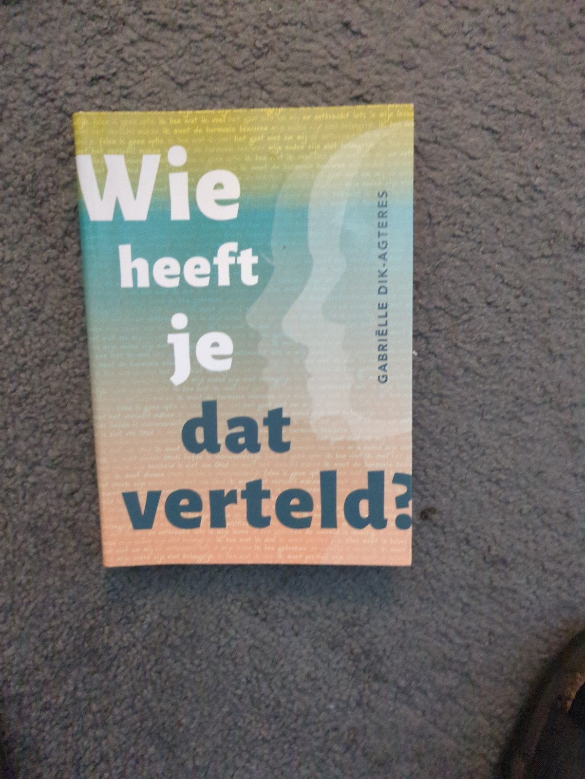 Wie heeft je dat verteld? - Gabrielle Dik-Agteres, Ophalen of Verzenden, Zo goed als nieuw, Gabrielle Dik-Agteres, Nederland