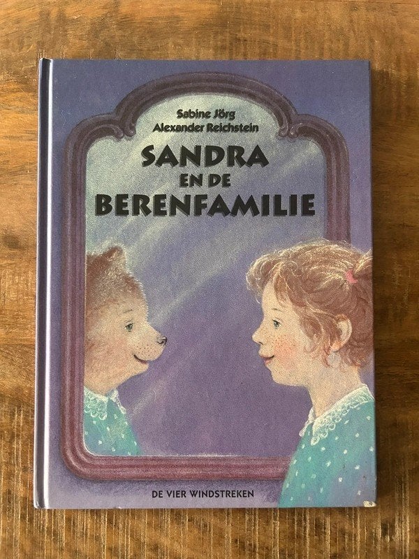Sandra en de berenfamilie - Sabine Jörg De Vier Windstreken, Ophalen of Verzenden, Gelezen, Fictie algemeen, Voorleesboek